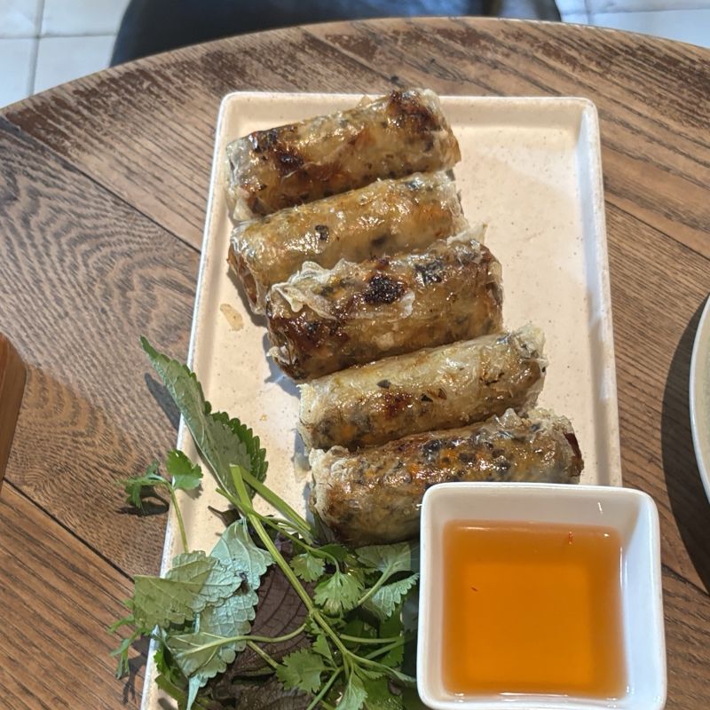 Fried spring rolls with herbs and dipping sauce